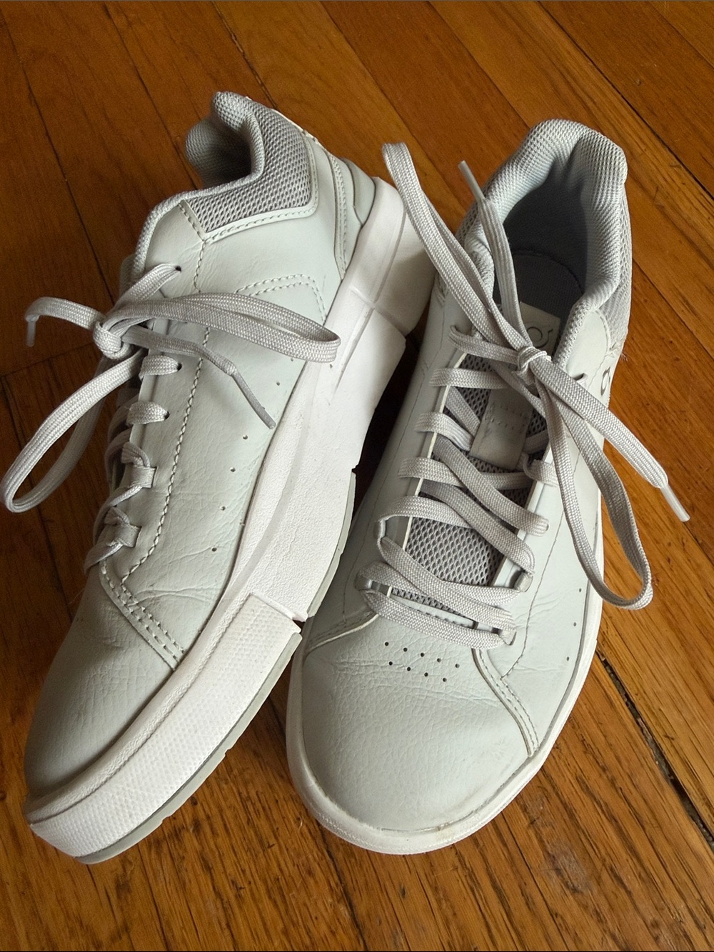 ON the Roger youth lace up sneaker shoes size 3.5Y Oncloud gray white